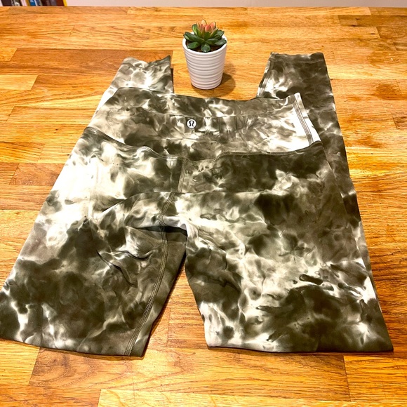 Lululemon size 6 align. - Picture 1 of 3